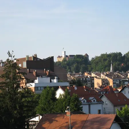 Apartman Lux 70 M² Apt. & Free Garage Parking