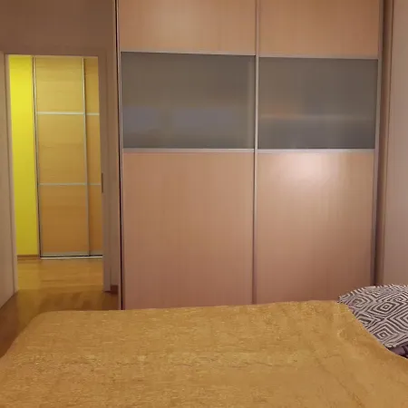 Lux 70 M² Apt. & Free Garage Parking