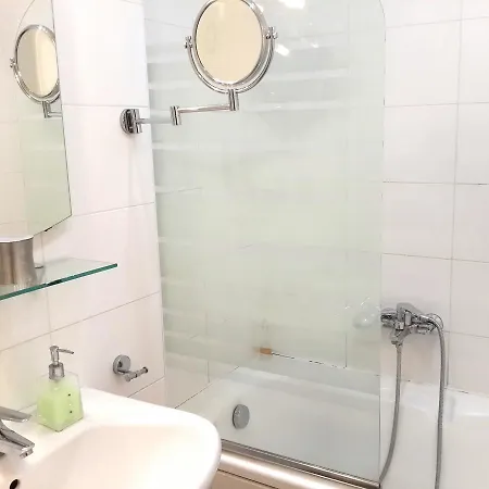 Lux 70 M² Apt. & Free Garage Parking